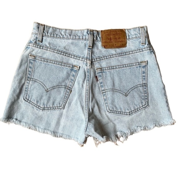 Levi 550 Cutoff High Rise Distressed Shorts. Light Blue. Size 11 - Picture 5 of 7